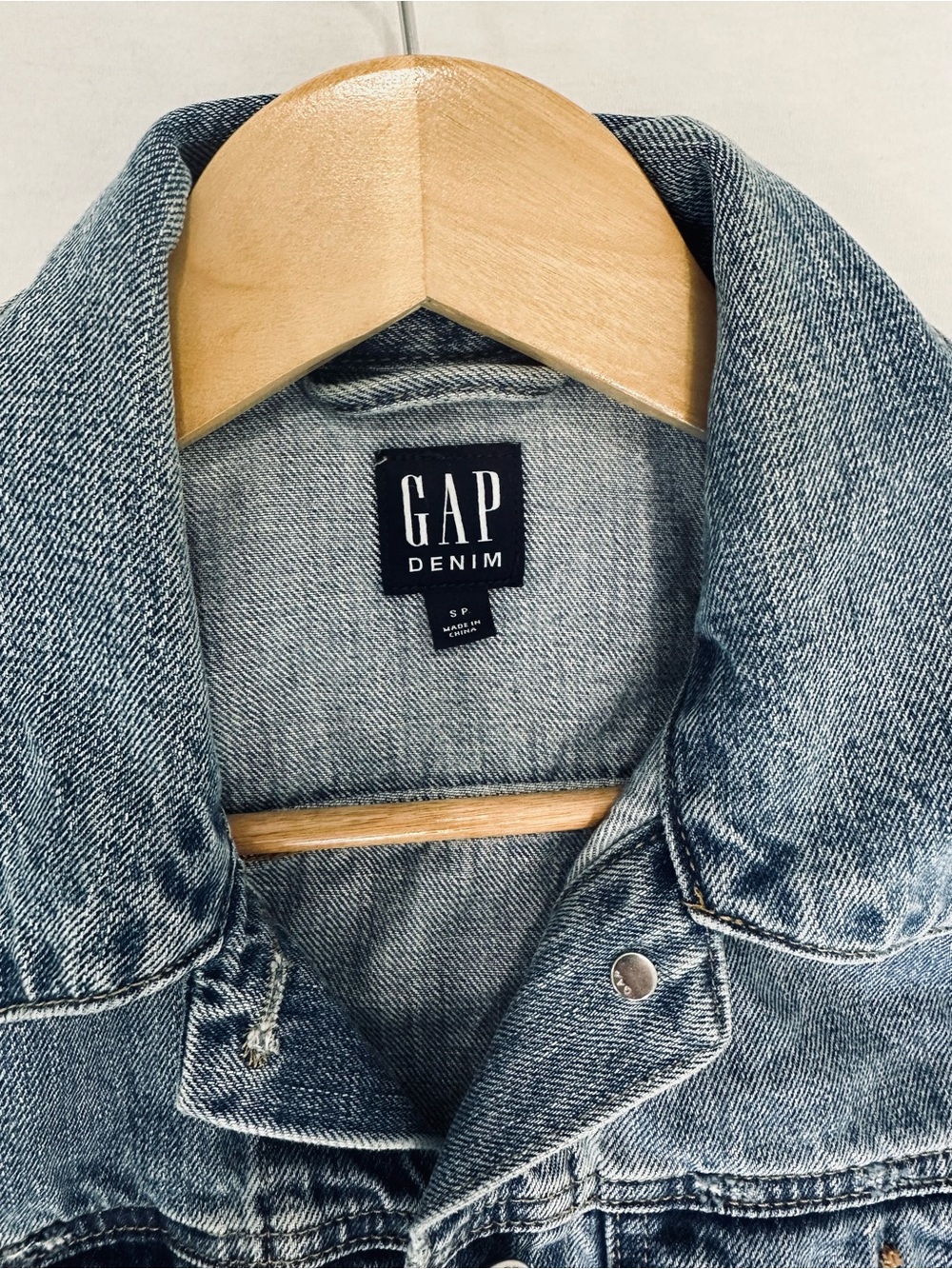GAP Women’s Vintage Wash Denim Jacket - Blue - Picture 2 of 4
